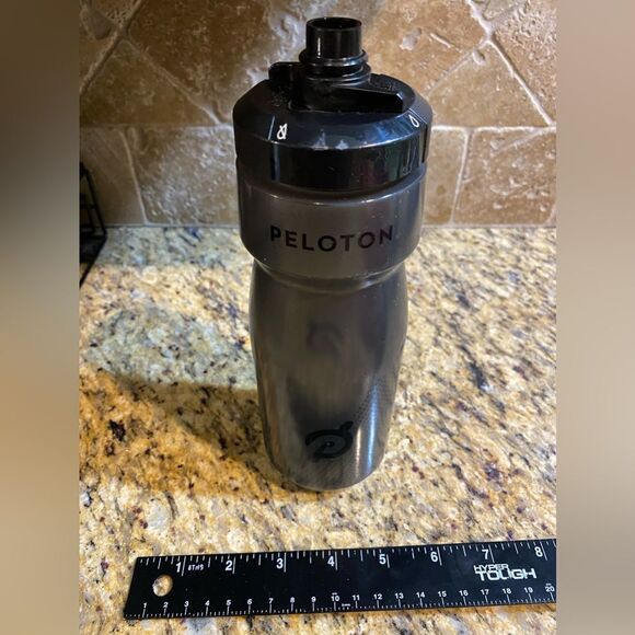 Peloton water bottle‎ - Picture 2 of 5